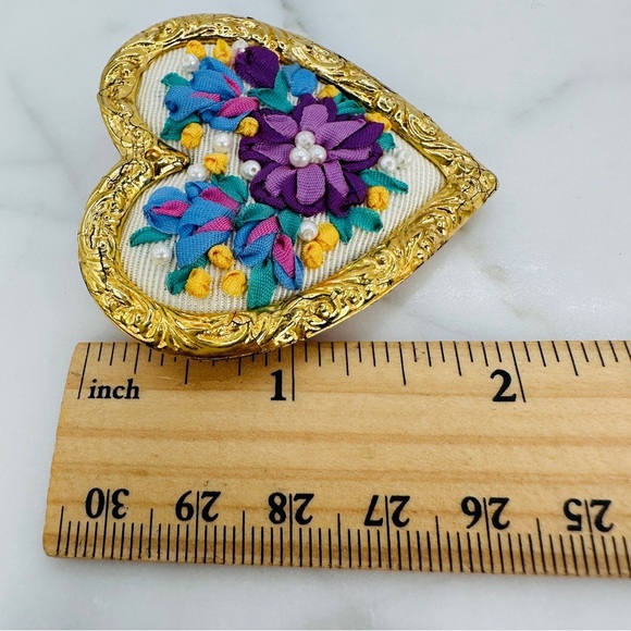 Embroidered Heart Brooch Pin Gold Framed Hand Stitched Flower Design Cottage - Picture 6 of 9